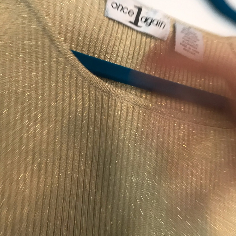 Sparkly Gold ribbed shirt - Picture 4 of 5